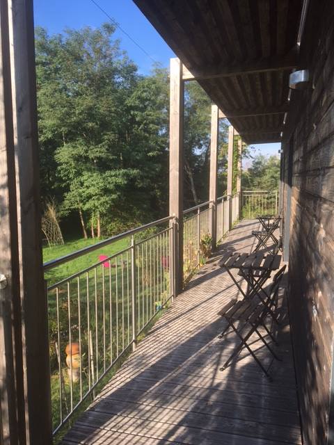 Terrasse balcon chambres d'hôtes maison